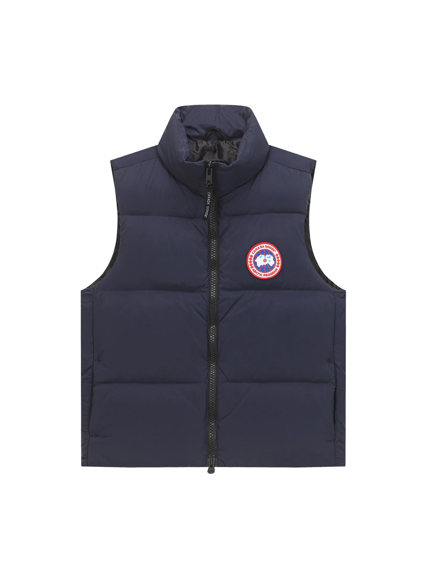 P560 Canada gooes Lawrence down vest (high version) The Lawrence down vest features a durable shell and quilted body, making it a must-have item for all seasons. The fabric has a durable soft touch. Longer hem at back for added protection. Reflective double-stripe grip tape at back. The Lawrence features an engineered down-filled collar to block strong winds, a two-way front zip and a longer rear hem.  Color: black with red label, black with black label, desert color, ocean blue Size: XS-2XL